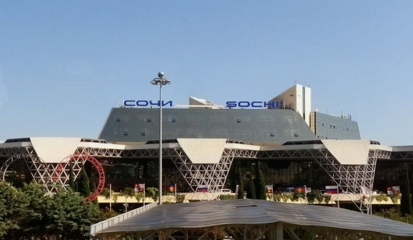 В Сочи пассажиры 21 час ждут отправления в Москву и Омск: большинство задержек – значительно меньше по времени В Сочи пассажиры 21 час ждут отправления в Москву и Омск: большинство задержек – значительно меньше по времени